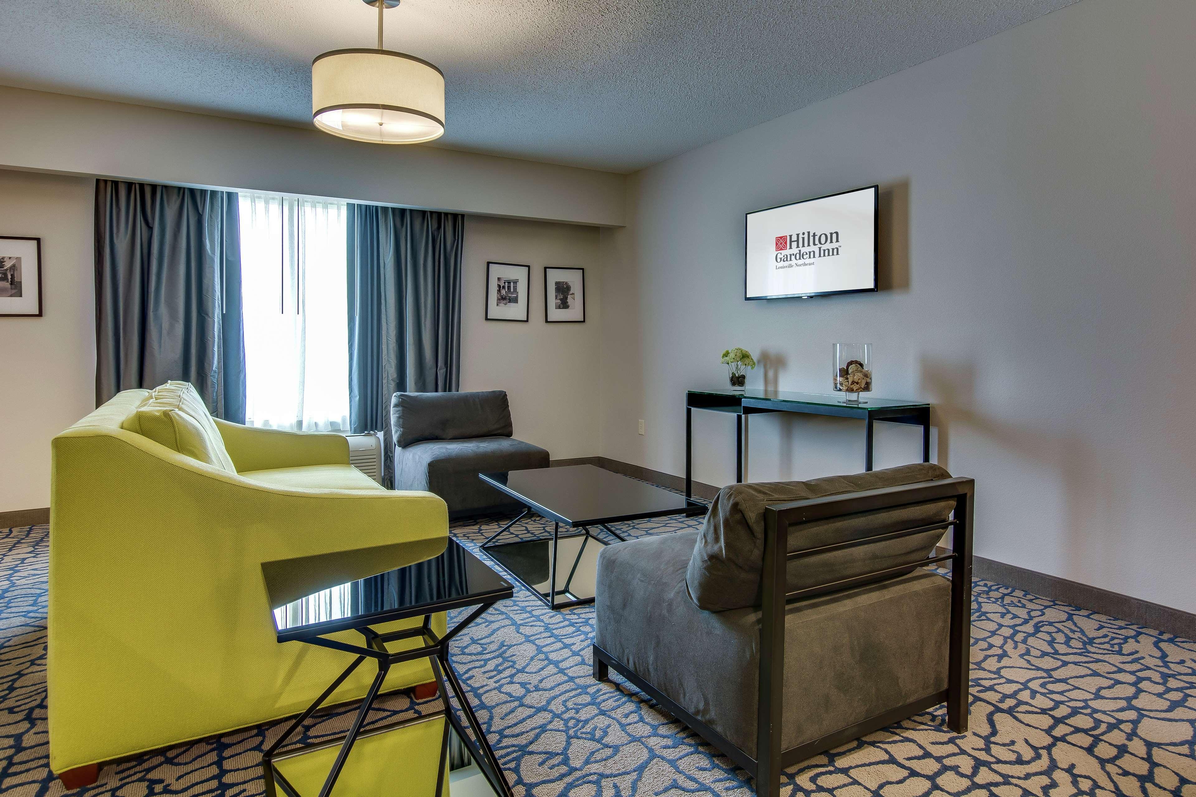 Hilton Garden Inn Louisville-Northeast Dış mekan fotoğraf