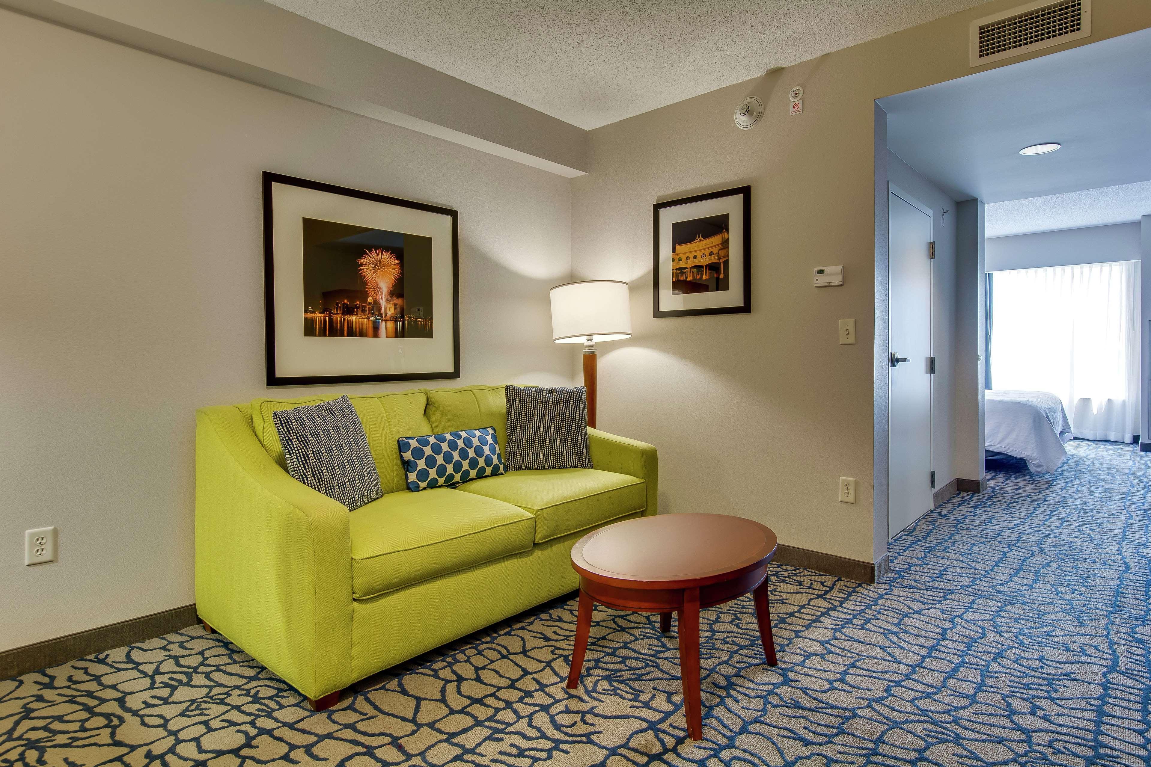 Hilton Garden Inn Louisville-Northeast Dış mekan fotoğraf