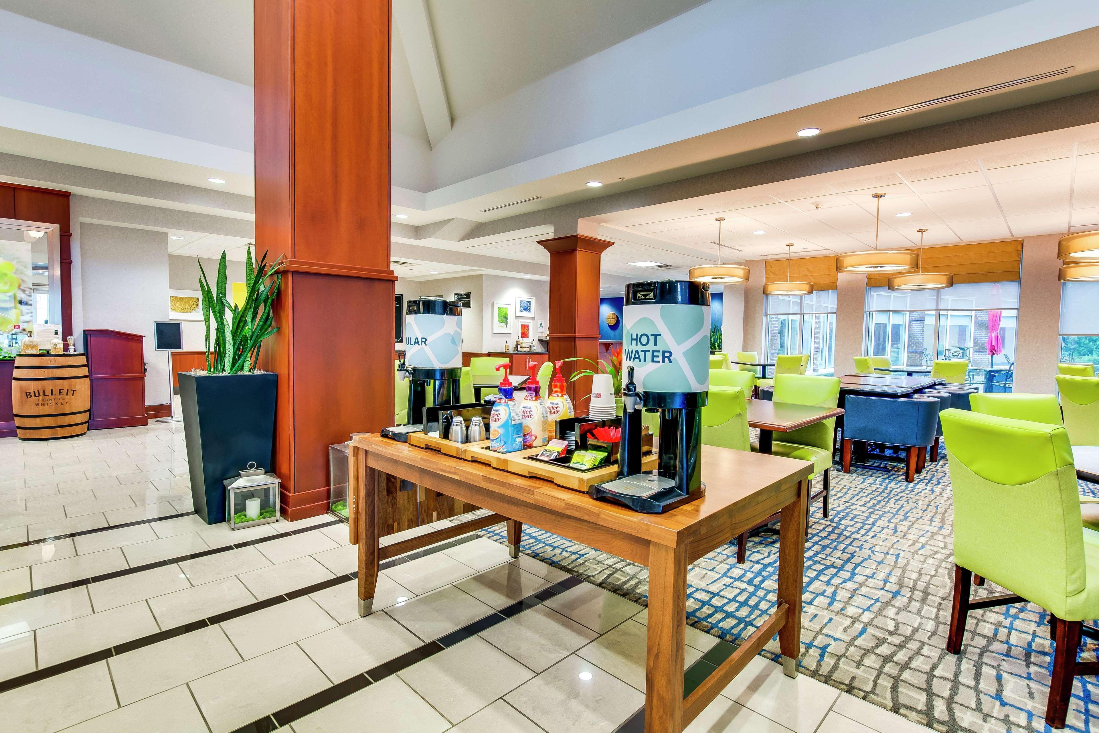 Hilton Garden Inn Louisville-Northeast Dış mekan fotoğraf
