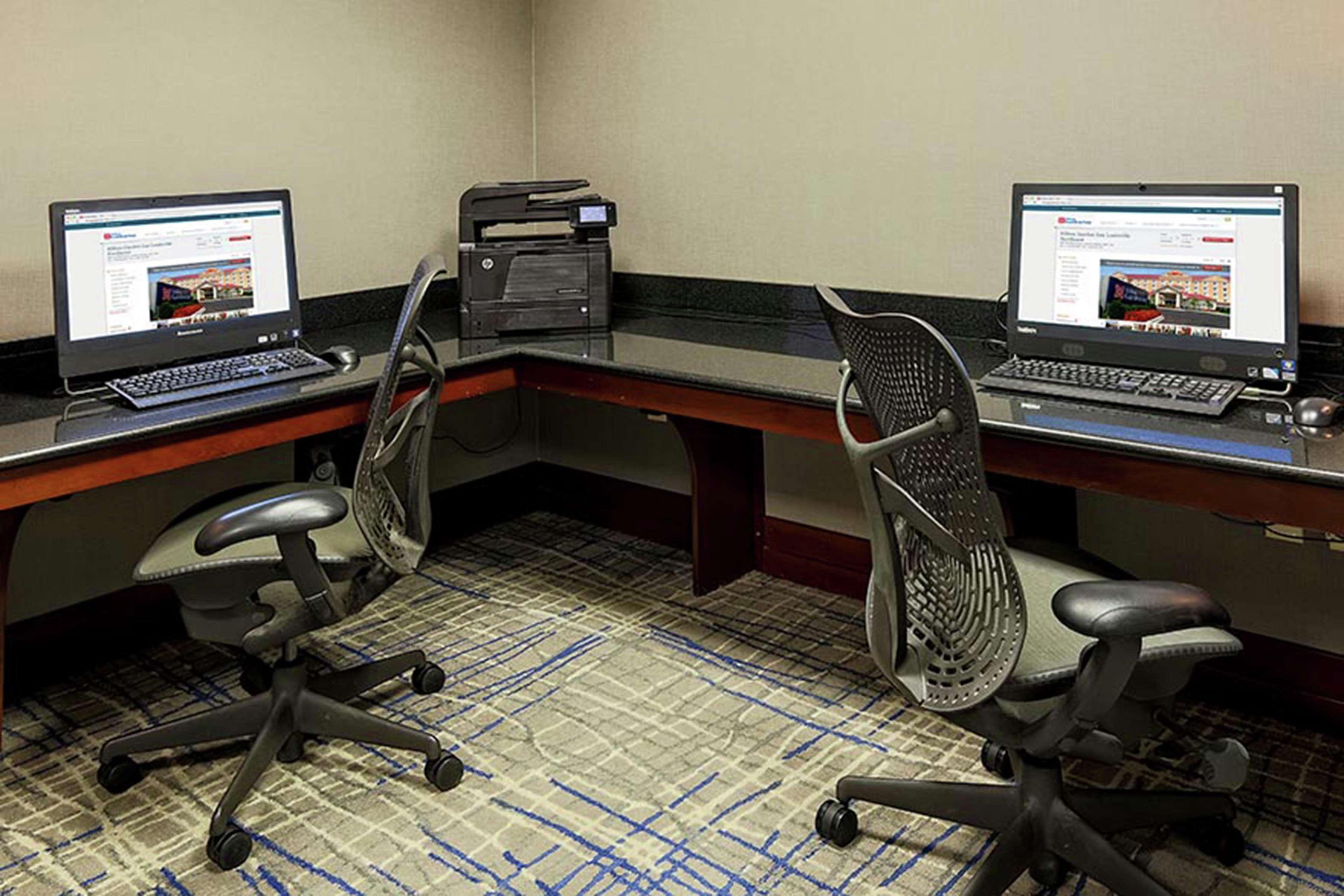 Hilton Garden Inn Louisville-Northeast Dış mekan fotoğraf