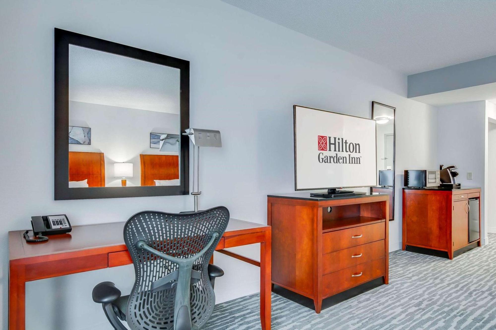Hilton Garden Inn Louisville-Northeast Dış mekan fotoğraf