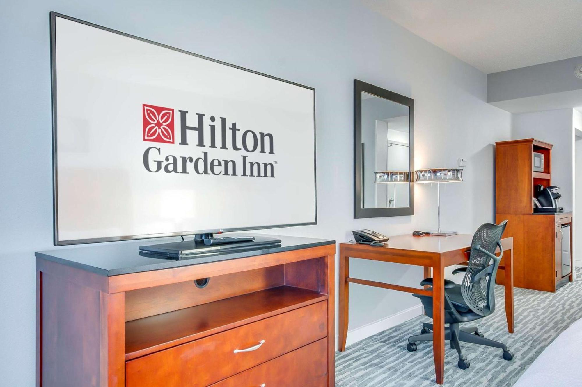 Hilton Garden Inn Louisville-Northeast Dış mekan fotoğraf