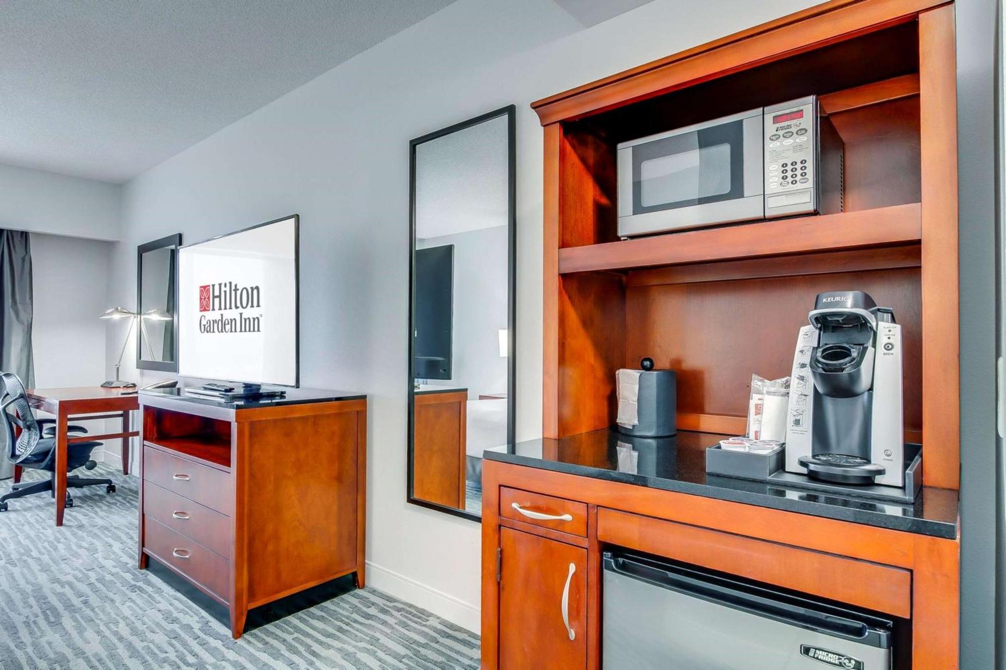 Hilton Garden Inn Louisville-Northeast Dış mekan fotoğraf