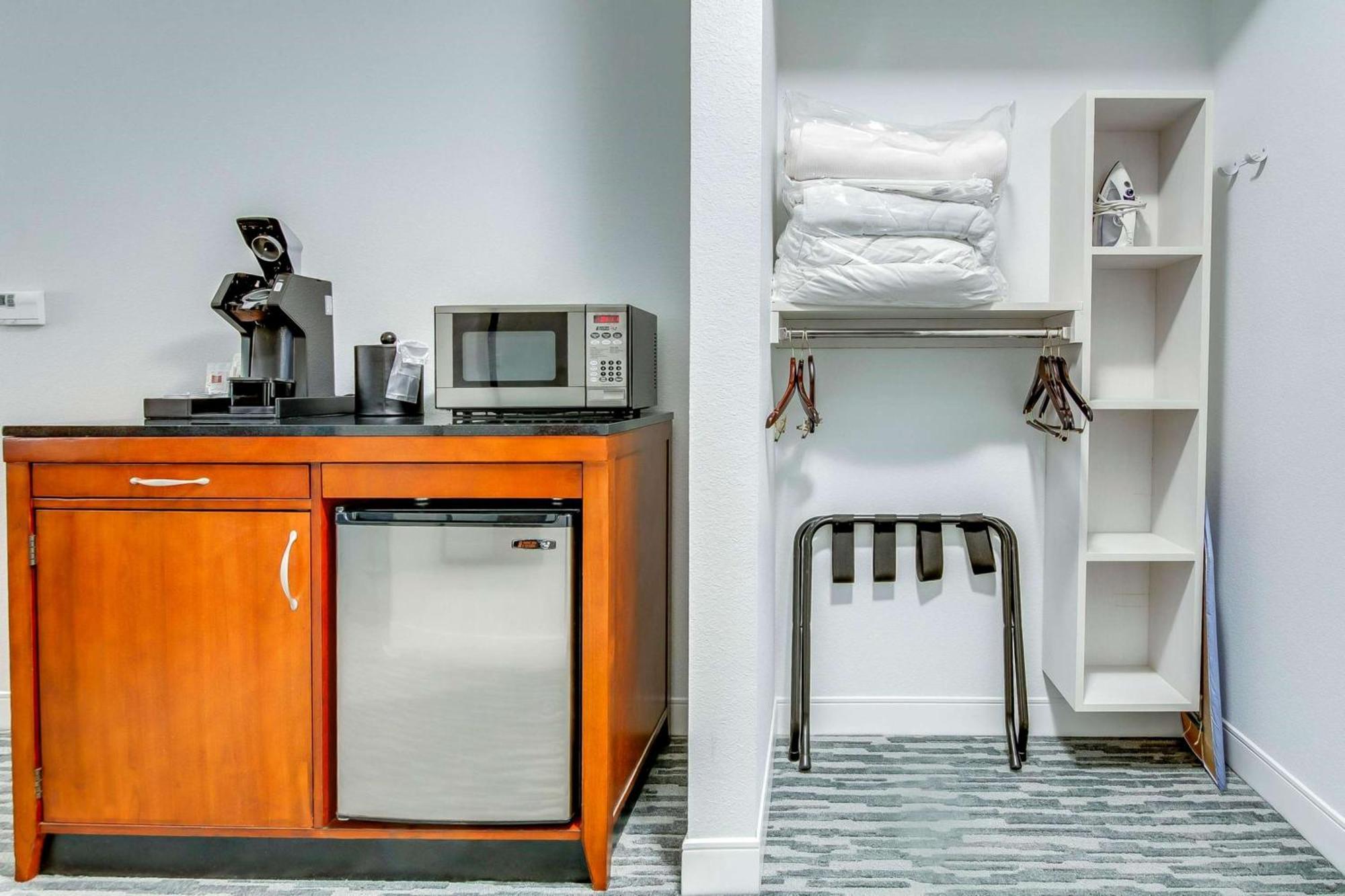 Hilton Garden Inn Louisville-Northeast Dış mekan fotoğraf