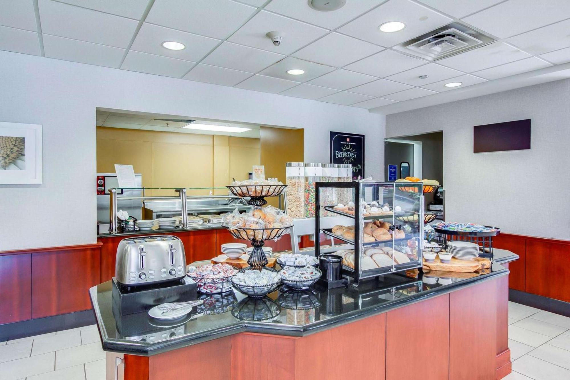 Hilton Garden Inn Louisville-Northeast Dış mekan fotoğraf